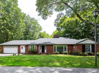 527 Ridgewood Rd, Louisville, KY 40207