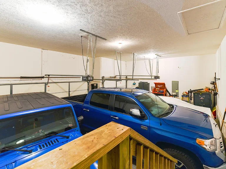 370 Southwoods Way — Photo 36