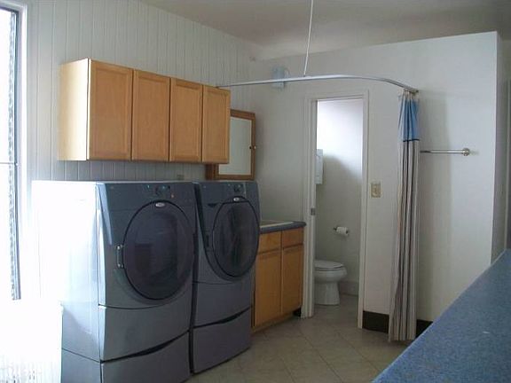 Laundry Room/Full Bath