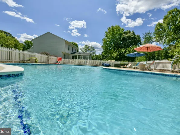 1406 Orr Ct, Pasadena, MD 21122