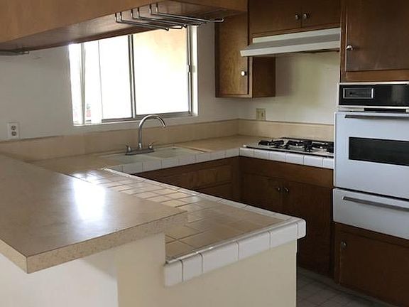 4th image of 1625 Laguna St APT 1