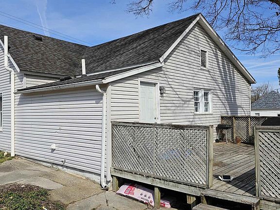 3rd image of 1207 Newton Ave