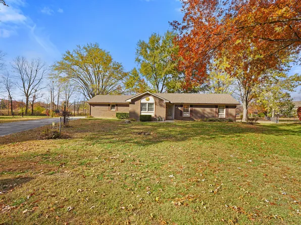 6598 Woodridge Dr, Avon, IN 46123