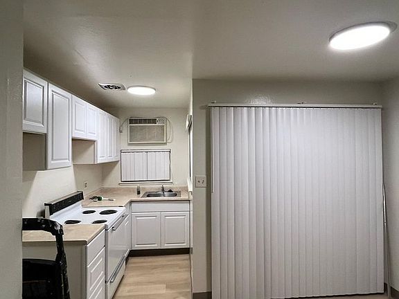 2nd image of 1726 H St APT 2
