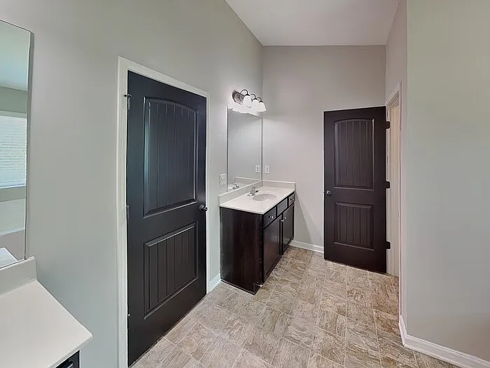 1048 Regency Dr — Photo 11