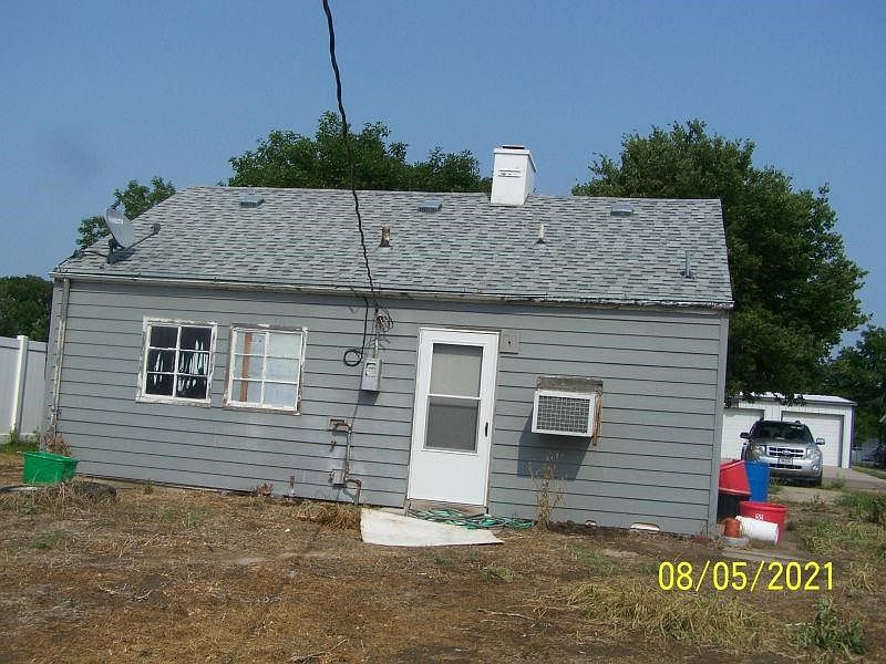 2nd image of 1108 W 10th St