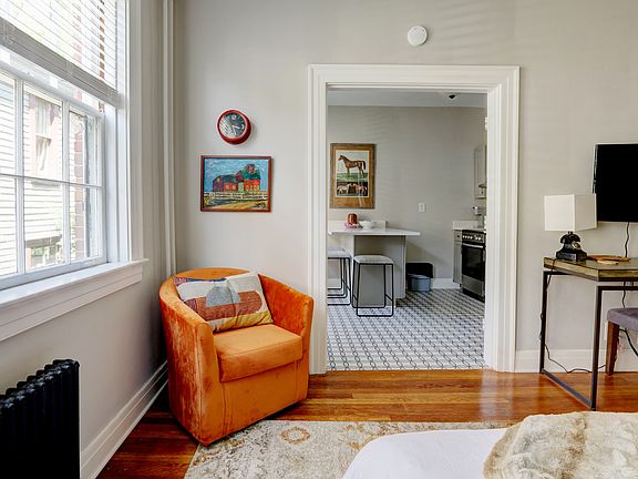 3rd image of 425 Shelby St #4