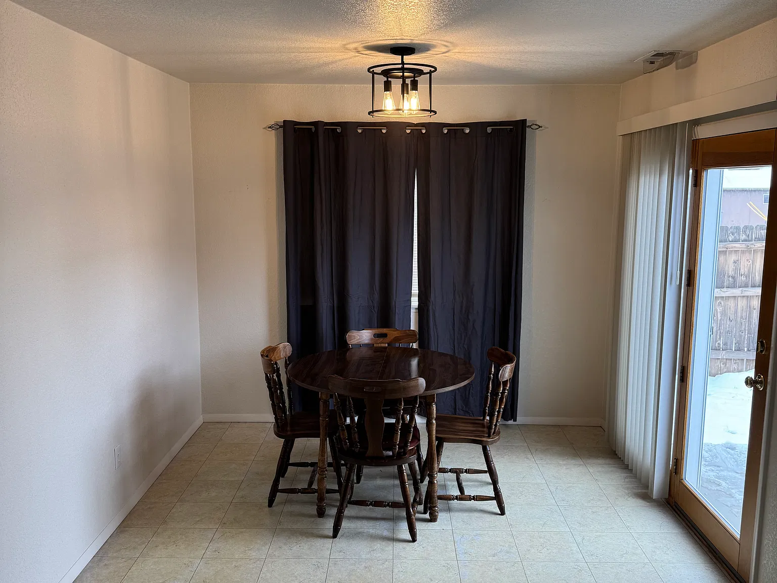 3 bed, 2.5 bath, 1600 sqft, $750 — Photo 2