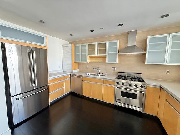 5th image of 188 King St #Penthouse 8