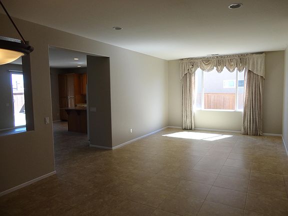 5th image of 40339 Miklich Dr