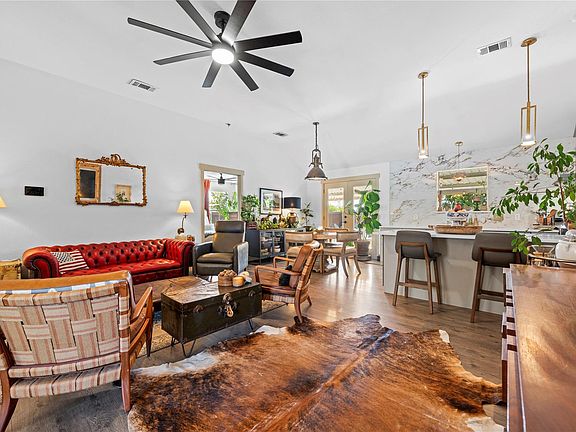 4th image of 120 Amber Ln