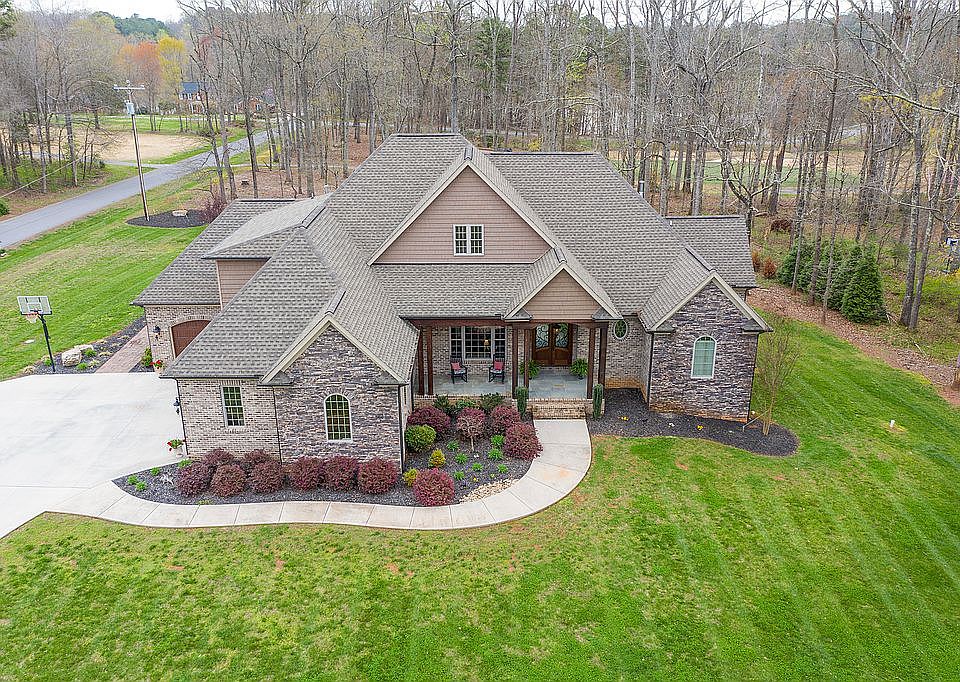 1st image of 195 Saint Andrews Dr