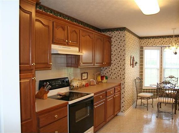 2nd image of 16 Victoria Dr