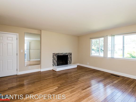 2nd image of 210 Rose Ct APT 01