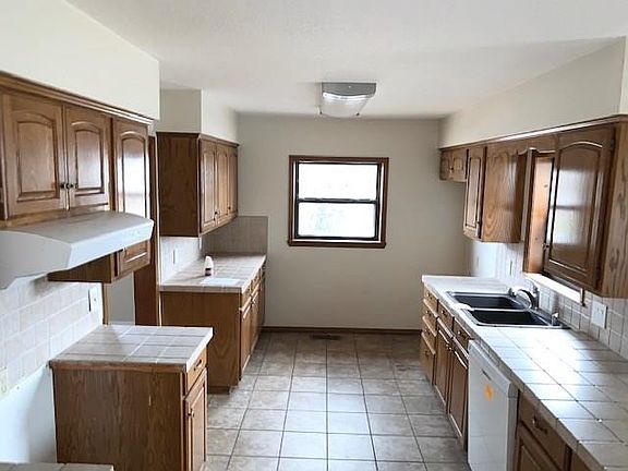 5th image of 33 E 147th St S