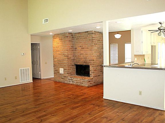 3rd image of 206 Kings Ct