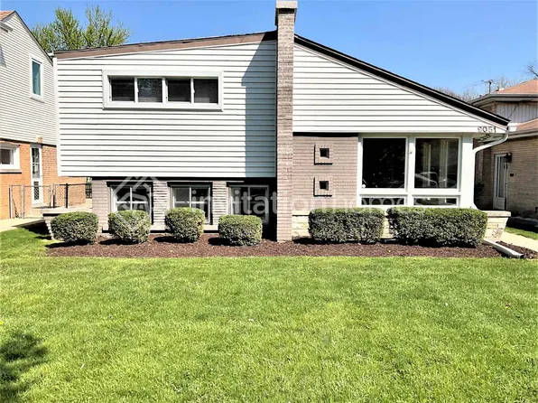 9051 Forestview Rd, Evanston, IL 60203