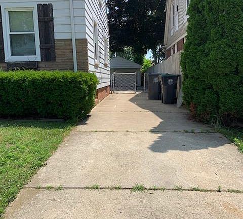 2nd image of 17274 Wood St