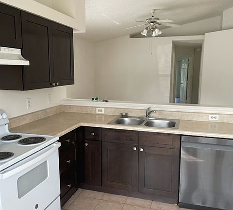3rd image of 818 Vista Palma Way