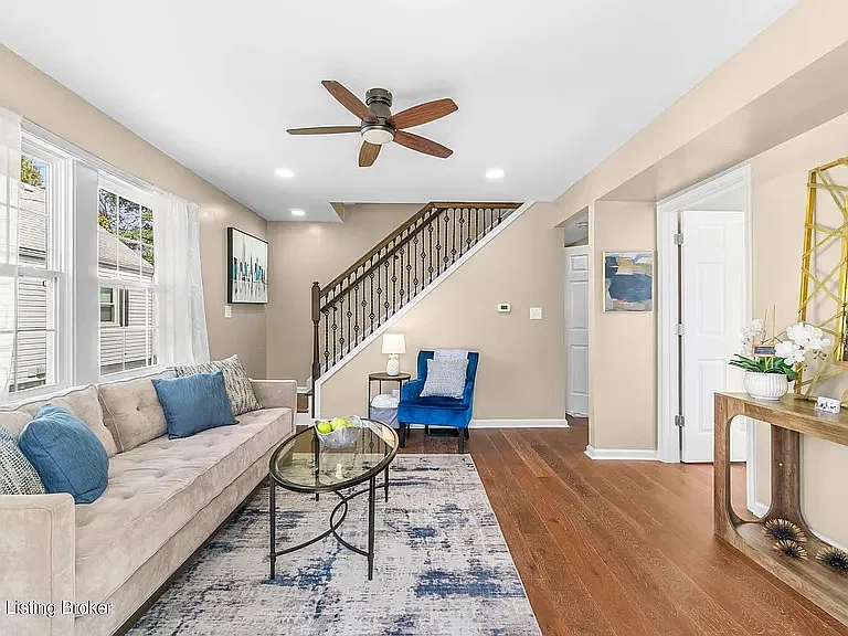113 Colonial Dr — Photo 3