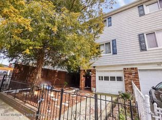 90 Park Hill Ave, Staten Island, NY 10304