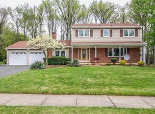 23 Lucille Ct, Edison, NJ 08820