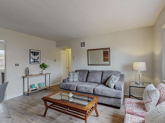 3rd image of 2518 Cardenas Dr NE