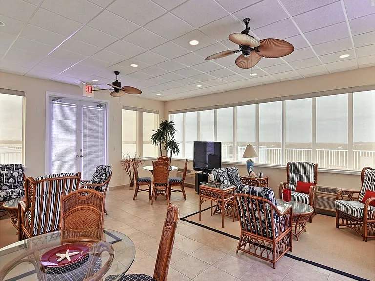 935 E Causeway Blvd #408 — Photo 18