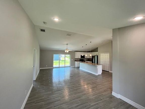 5th image of 842 Cervantes St E