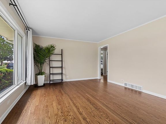 3rd image of 1304 Dennis Pl
