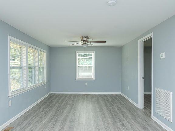 5th image of 300 Cedar Springs Rd