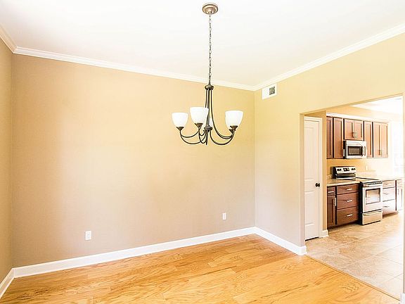 2nd image of 8939 Poplar Pike