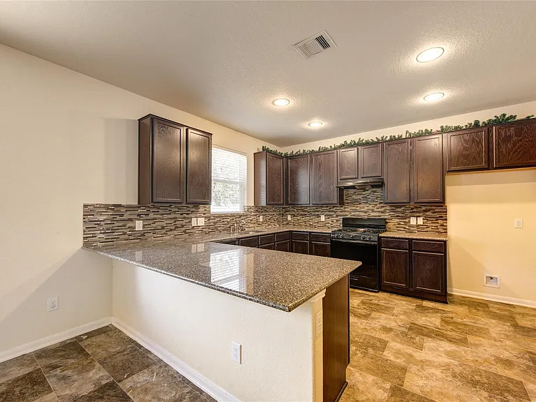 10907 Woodland Leaf Ln — Photo 3