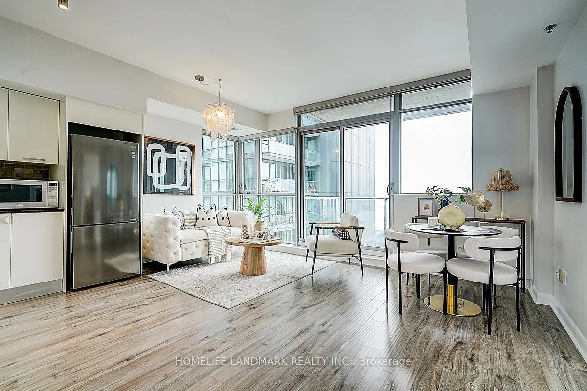 375 King St W — Photo 1