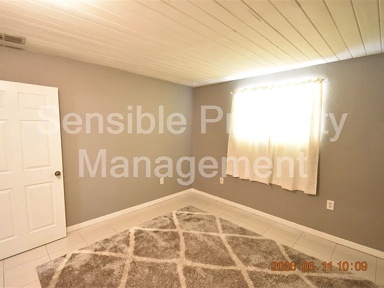 1906 E Bougainvillea Ave — Photo 16