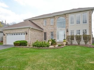 4570 Basswood Dr, Lisle, IL 60532