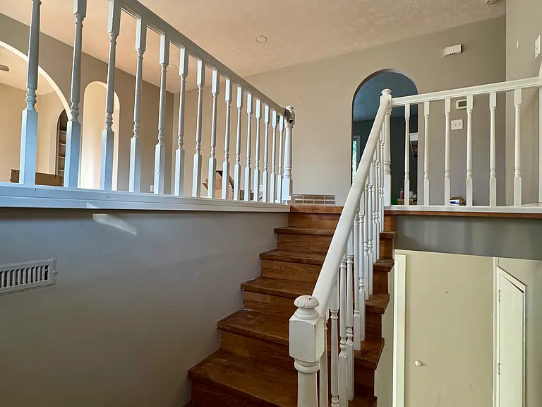 805 Donegal Dr — Photo 2