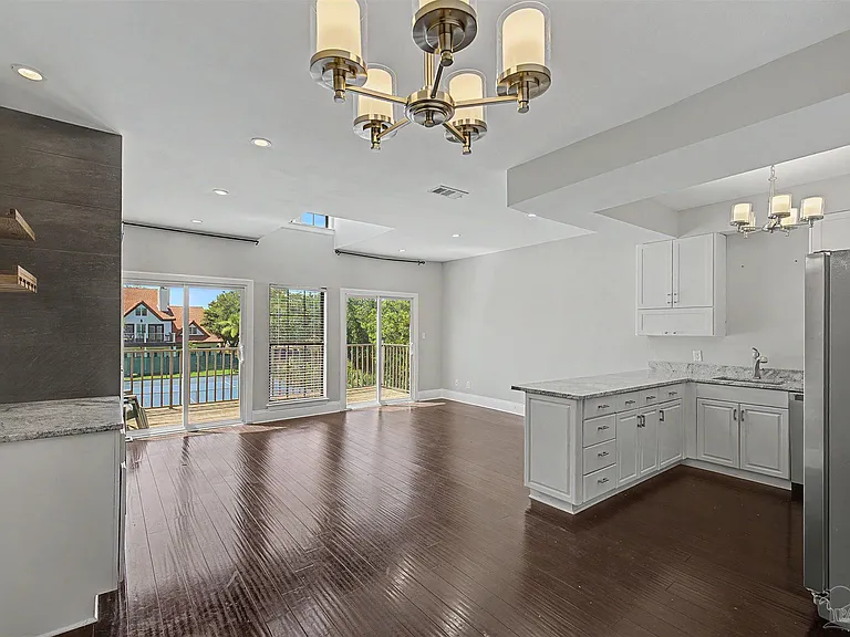 42 Baybridge Dr — Photo 4