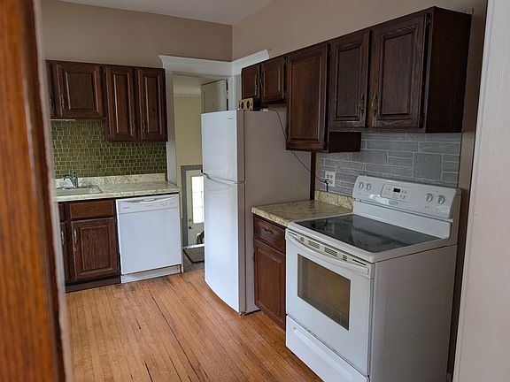 3rd image of 323 W Chippewa St