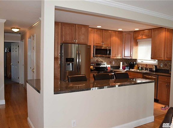 4th image of 221 Center Bay Dr