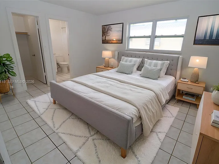 951 SW 7th St #4 — Photo 11