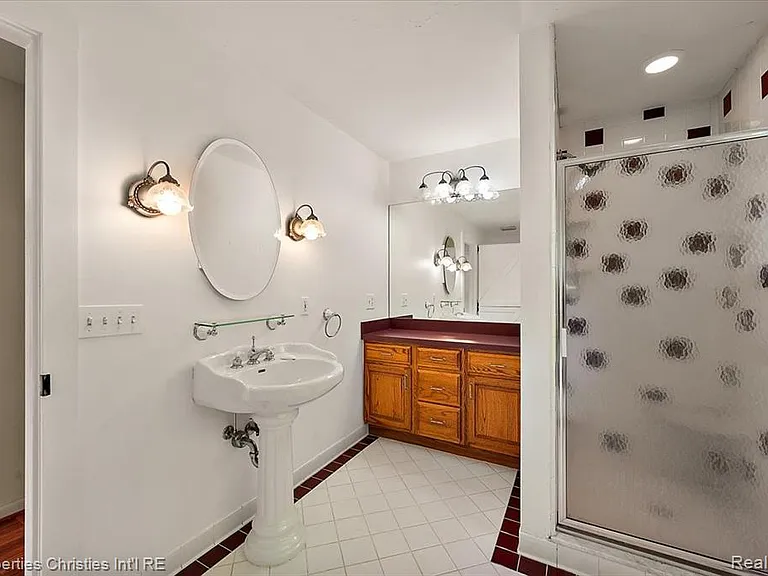 735 Novi St — Photo 19