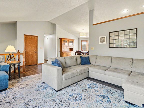 4th image of 2305 S Roosevelt Ave