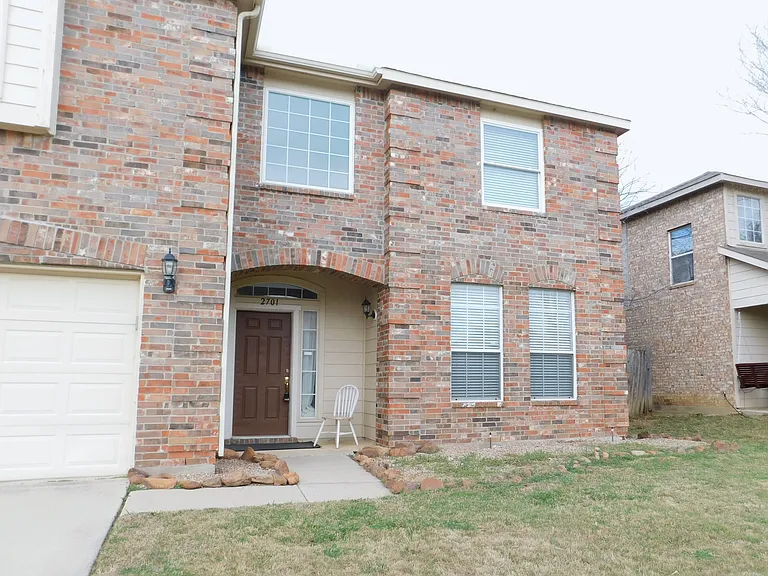 2701 Clark Dr — Photo 4