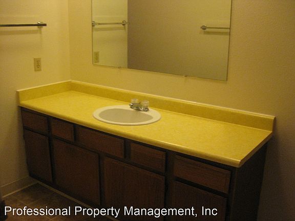 5th image of 2304 Hillview Ct APT 4