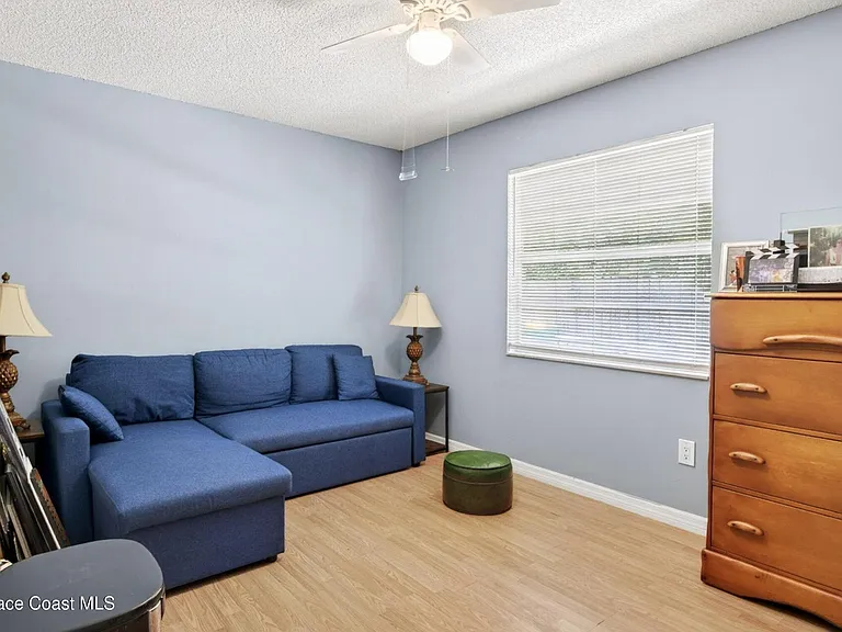 250 Perth Ave — Photo 8