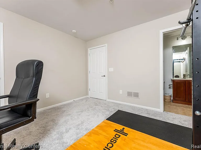 27863 Hopkins Dr — Photo 12