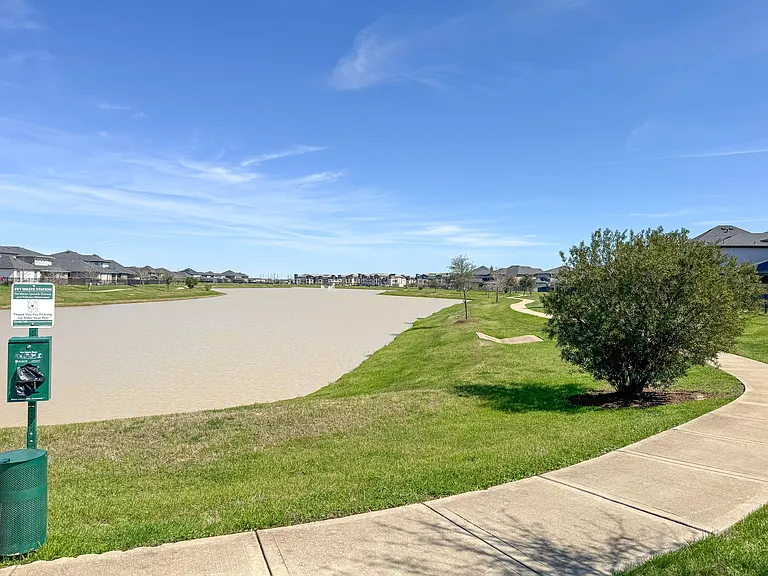 28503 Hannahs Harbor Ln — Photo 23