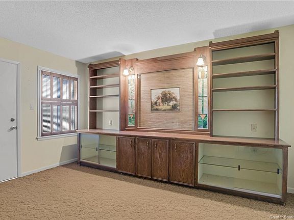 3rd image of 2979 Jennifer Ln