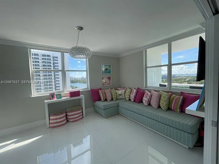 5001 Collins Avenue Cu #14A — Photo 8